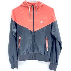 Nike women’s size medium windbreaker salmon and grey color